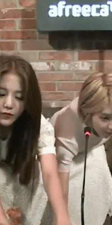 152446145792968.gif