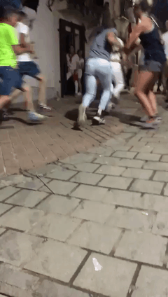 155218811828093.gif