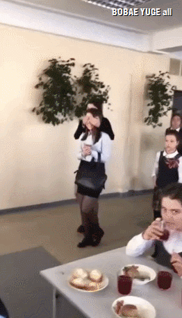 155839373886405.gif