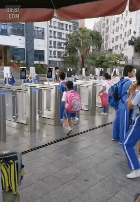 156098396960521.gif