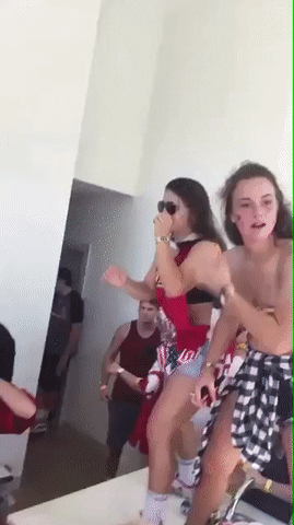 156689638369412.gif