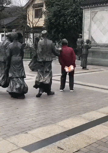 157188326835105.gif