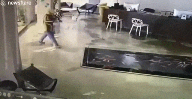157431112768102.gif