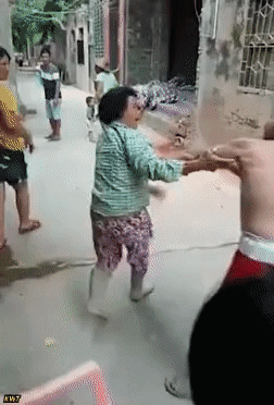 157621104775257.gif