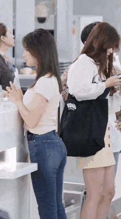 157796369759408.gif