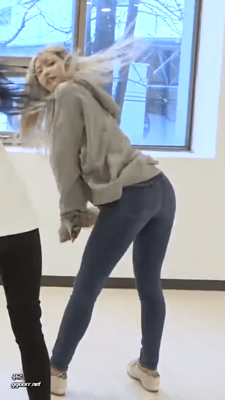 158131567334079.gif