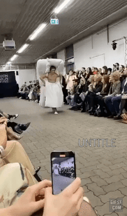 158444980815831.gif