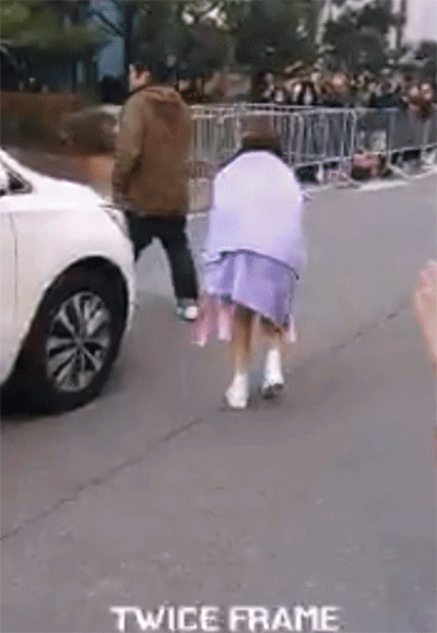148924228754792.gif