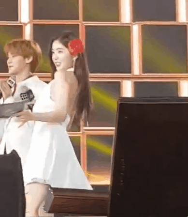 153101357663744.gif