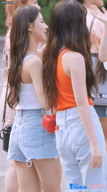 156504793629508.gif