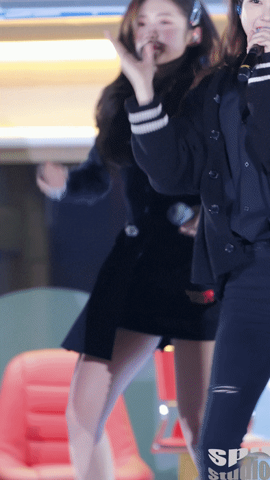 156899655963100.gif