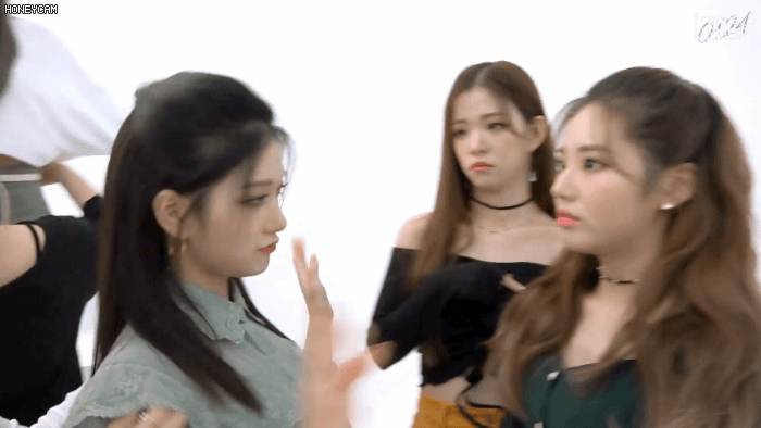158493717445728.gif