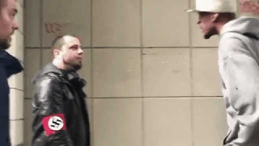 5935411614b6f644fc0d70b4f7c3423b_223299.gif