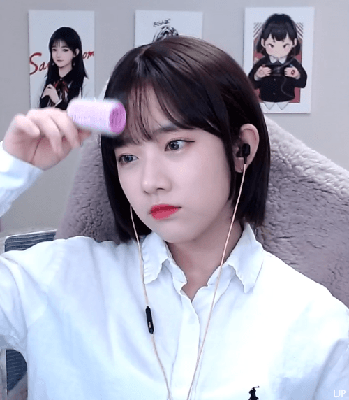 c74f8158c7d15e2f1f6920f9af1bbcd7_183299.gif