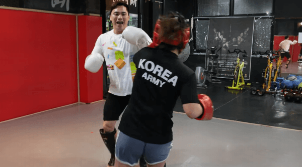 b490b5f44d714dacbe8f2f03206e8efd_743427.gif