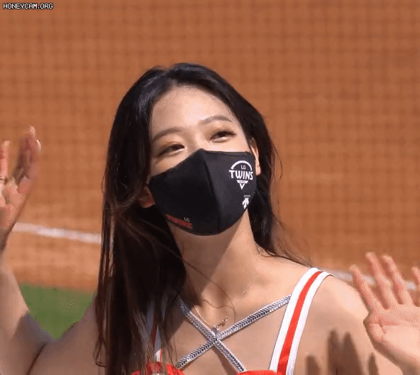 4320c03648b318496451b5a1aa1bab0f_350521.gif