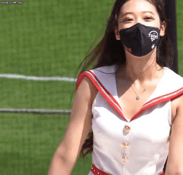 f6f4991b57f6a53129885798bd4bbddd_687760.gif