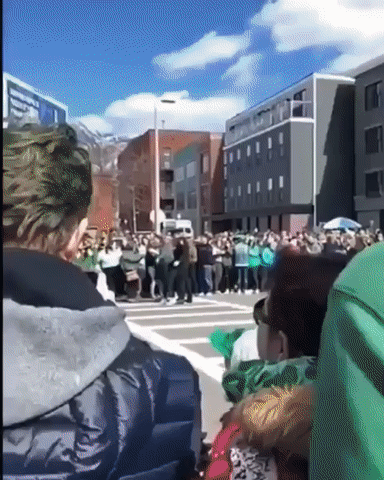 b5d922e792892f1a7cf062562f81b8e7_868142.gif