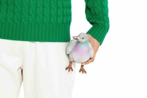 [유머] 로에베 디자이너가 출시한 비둘기 클러치 -  와이드섬