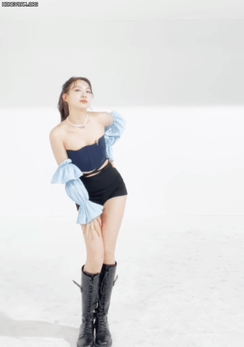 10bb6cd311bab33ee6742a79b53f6519_916665.gif