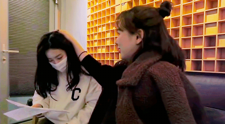 52a7c26a3668a9e34d99f85ba948c001_413114.gif