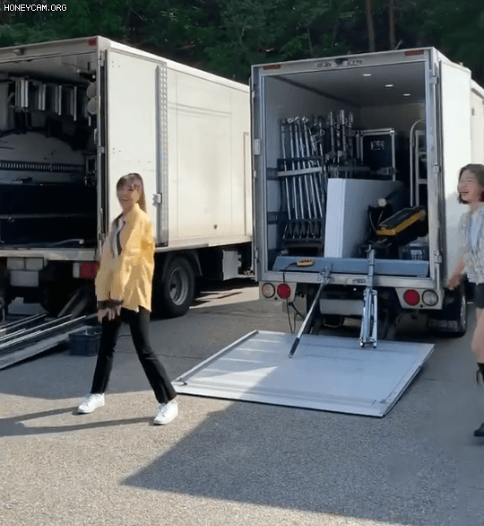 070b1c3ddf49d0dd1939f8a934ebdfc8_668051.gif