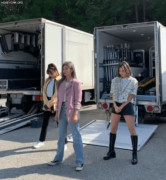 a06ee59ef491b83e6925f2e4e044b365_403478.gif