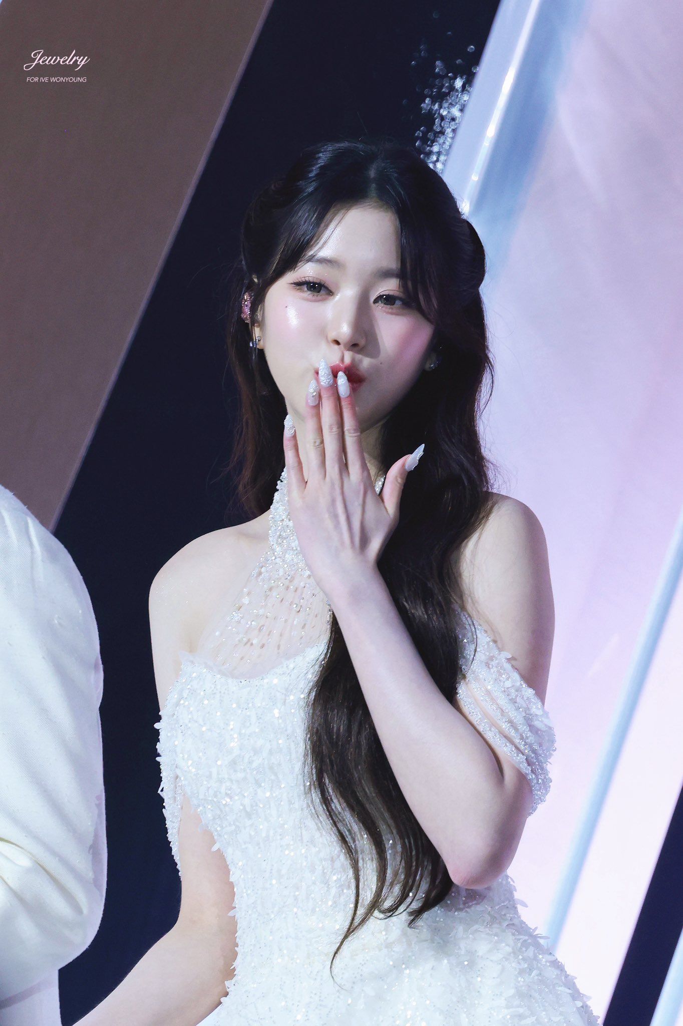 6de8bc8c4e52b37eb4b46a3d2bef1a4c_155725.jpg
