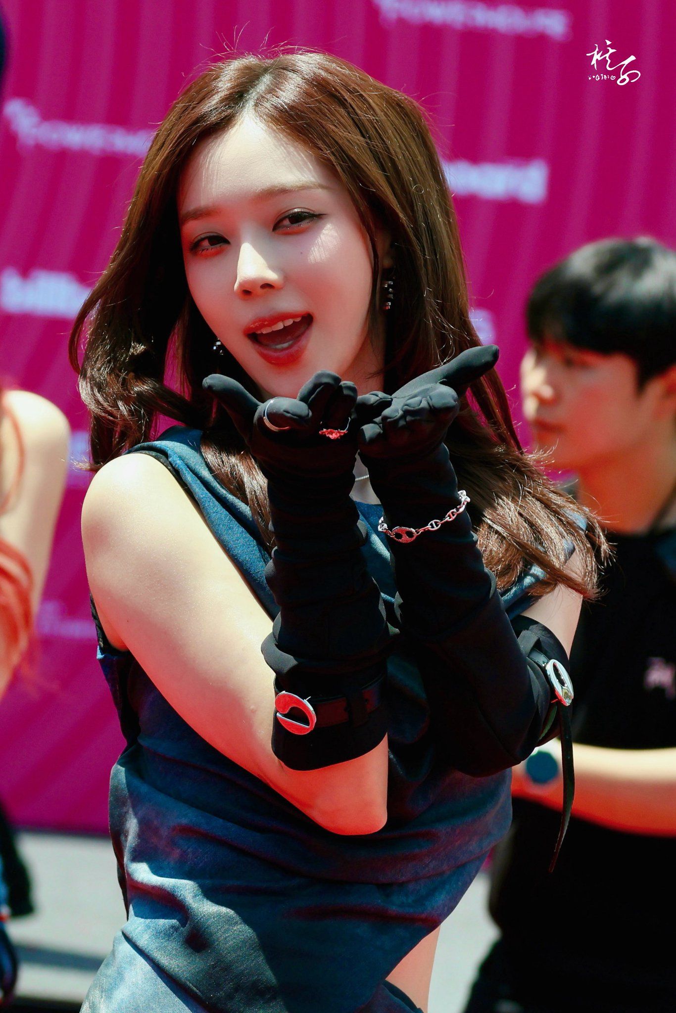 8c0bb71837b78cc8a5945ed648742078_597785.jpg