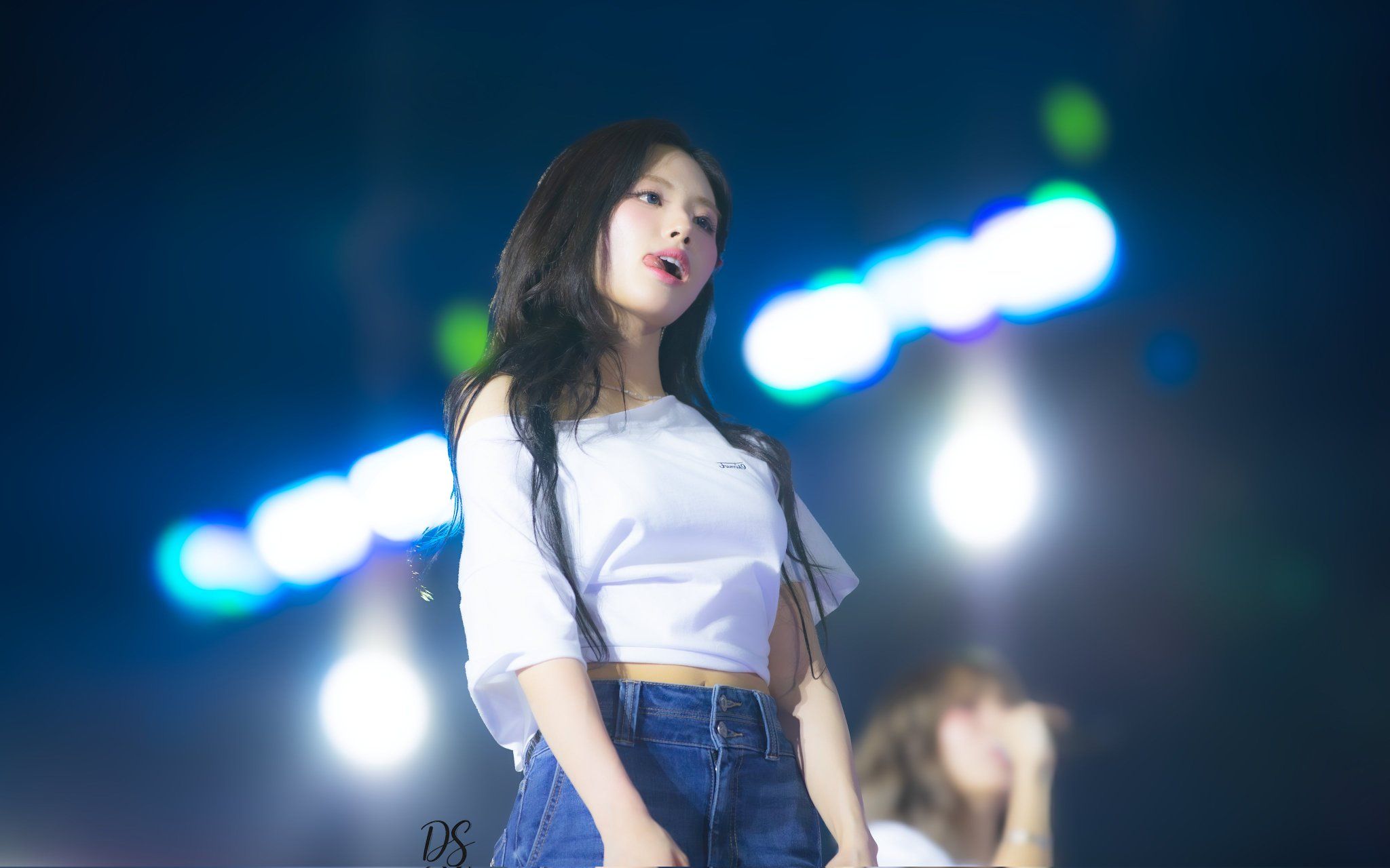 6d9be0ad7aff413d9d6c50fff1b24657_216415.jpg